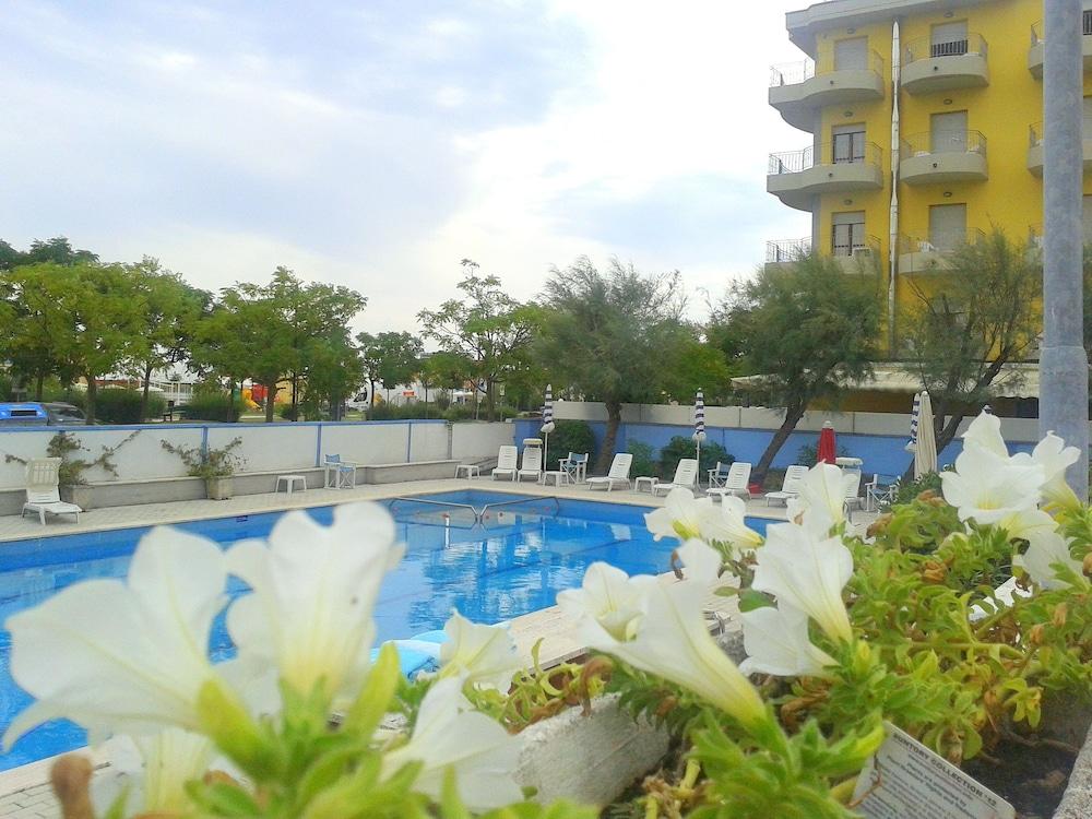 Hotel Britannia Cesenatico Zewnętrze zdjęcie