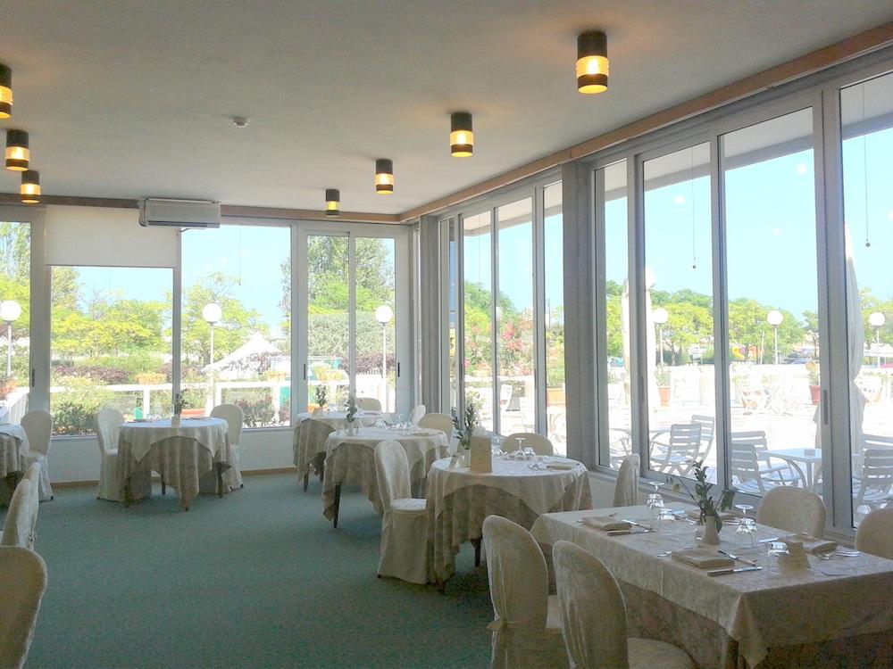 Hotel Britannia Cesenatico Zewnętrze zdjęcie